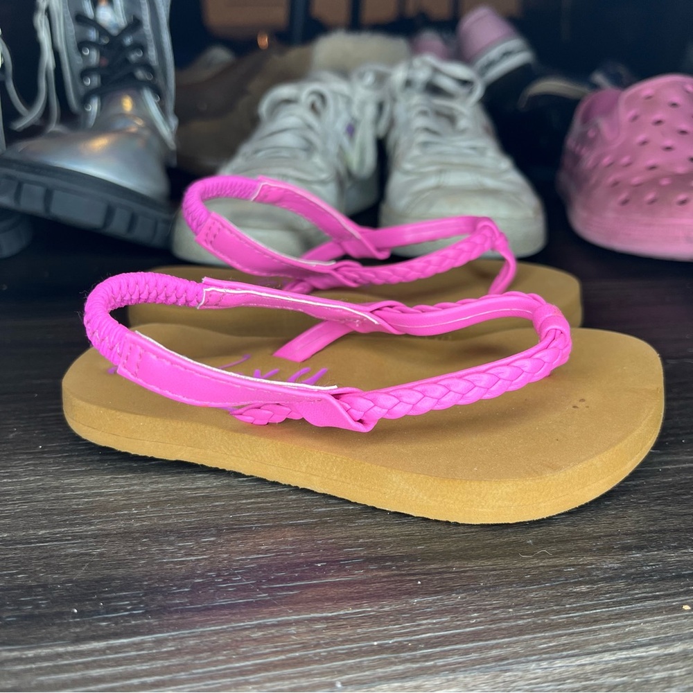 Roxy Pink and Tan Flip Flops Classic Sandals